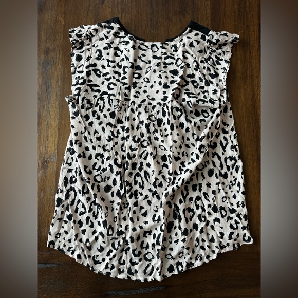 Savanna Jane Women’s Leopard Print Floral Embroidered Top- size Medium - Picture 6 of 6